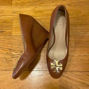 Tory Burch nude leather closed-toe wedges, US 7
